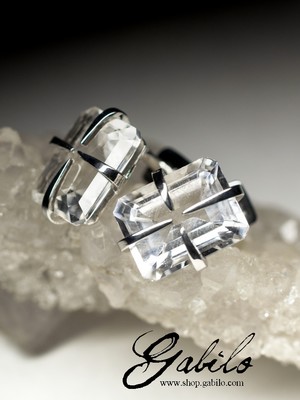 Silver earrings pouches with rock crystal