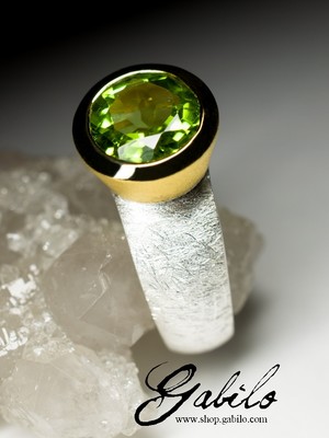 Silver ring with chrysolite