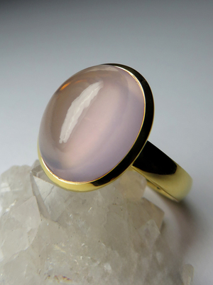 Pink quartz yellow gold ring