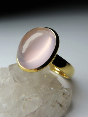 Pink quartz yellow gold ring