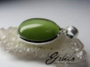 Pendant with jade with the effect of a cat's eye