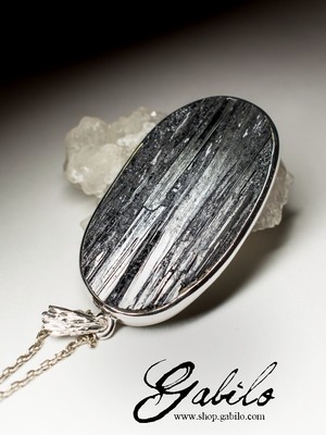Silver pendant with a scoop