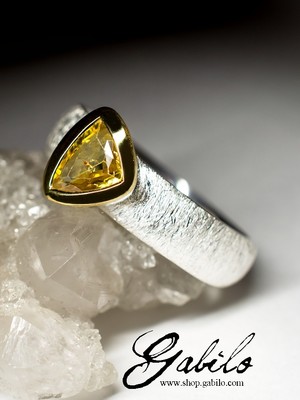 Yellow sapphire silver ring with Jewelry Report MSU