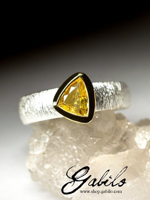 Yellow sapphire silver ring with Jewelry Report MSU