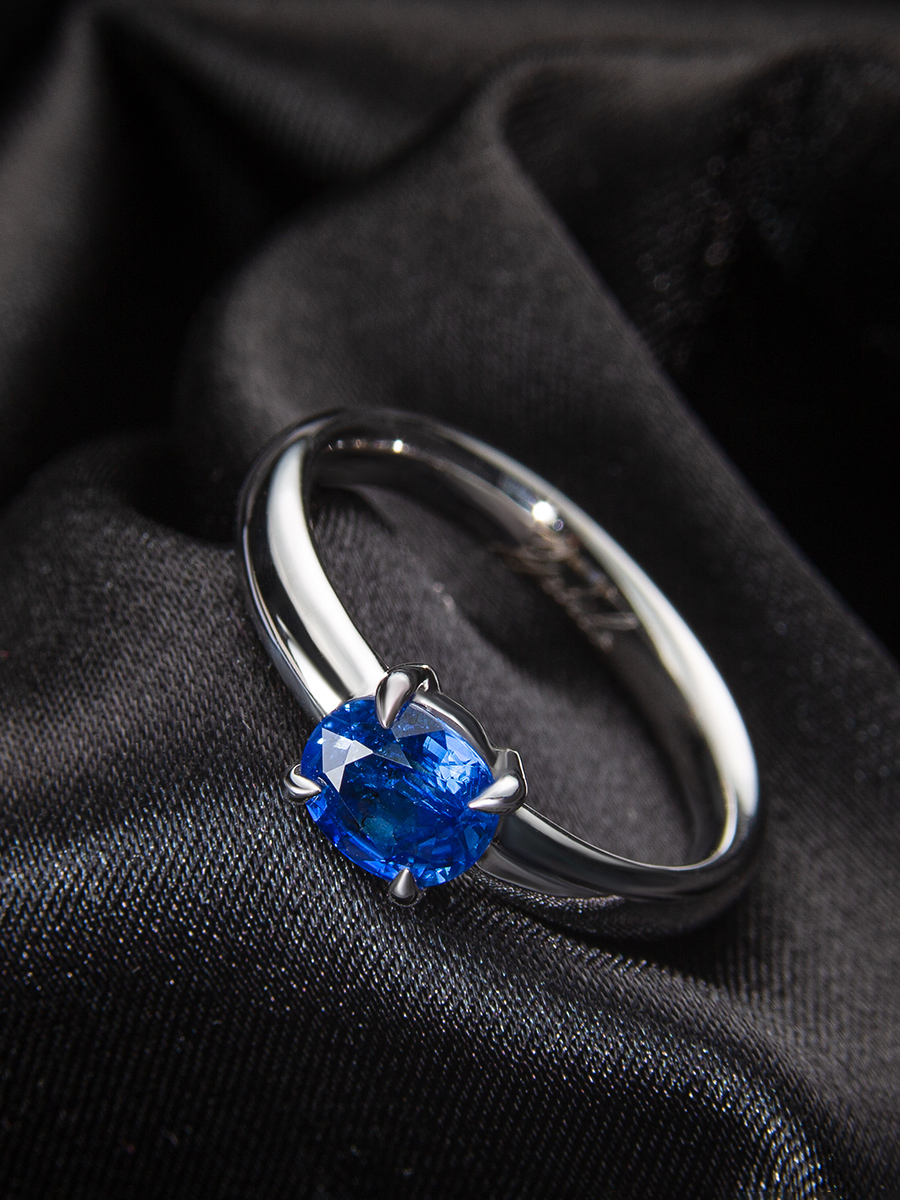Kashmir sapphire and diamond gold ring ref 10515