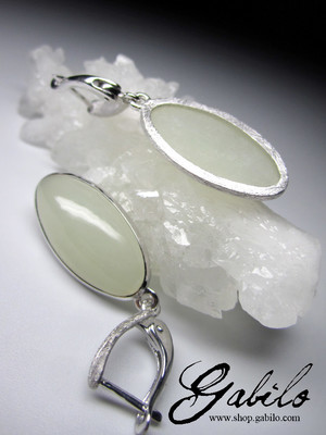 White nephrite silver earrings