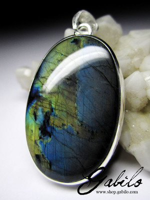 Labradorite moonstone silver pendant