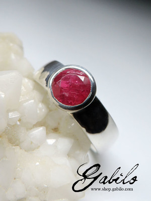Spinel silver ring
