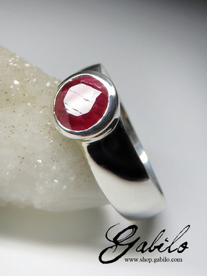 Spinel silver ring