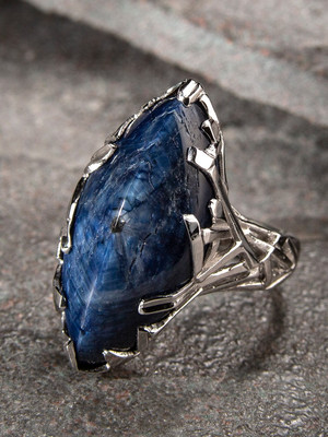 Sapphire white gold ring