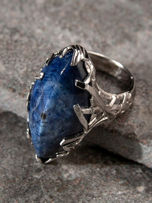 Sapphire white gold ring