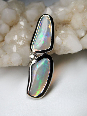 Opal gold pendant with diamond