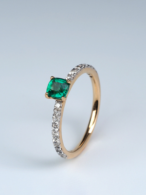 Emerald and Diamonds gold ring