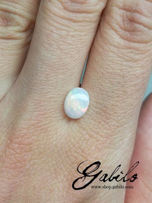 Opal oval cut 0.75 ct