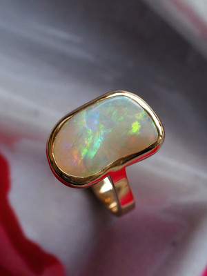 Opal Crystal Pipe gold ring