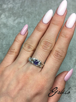 Purple star sapphire gold ring