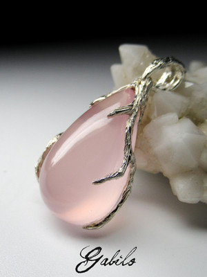 Pink quartz silver pendant