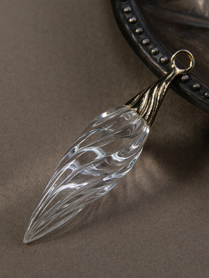 Rock crystal carving gold pendant