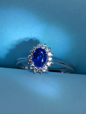 Sapphire white gold ring with diamonds
