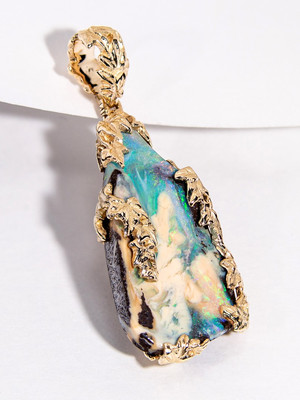 Ivy pendant with boulder opal in yellow gold