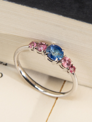 Blue and pink Sapphire white gold ring