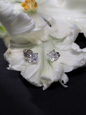 Diamond 2.05 ct white gold earrings