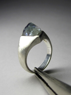 Gold ring with fluorite