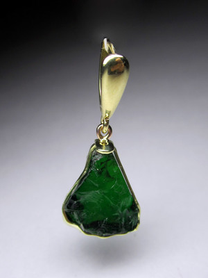 Chrome diopside gold earrings 
