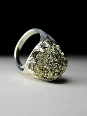 Ring with a pyrite rose