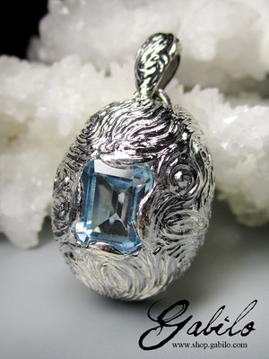 Blue topaz silver pendant