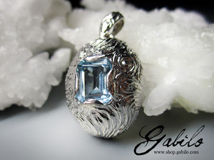 Blue topaz silver pendant