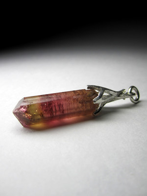 Pendant with rubellite polychrome