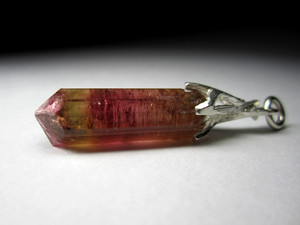 Pendant with rubellite polychrome