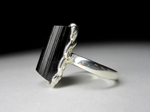 Ring with a crystal of a scarf