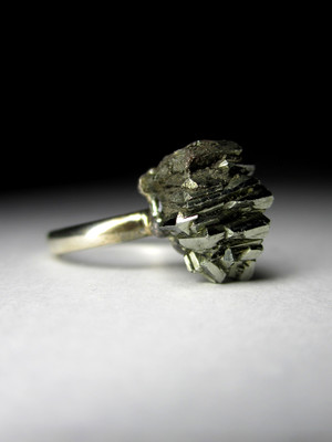 Ring with marcasite