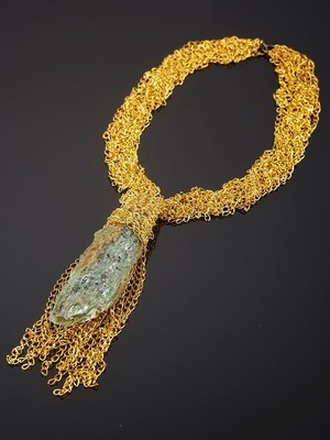 Necklace with fuchsite shale on gold chains
