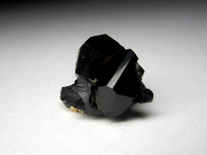 Crystals of black tourmaline for rings