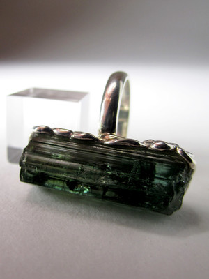 Ring with green tourmaline