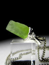 Gold pendant with chrysolite