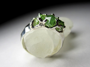Silver ring with demantoid