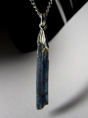 Pendant with kyanite