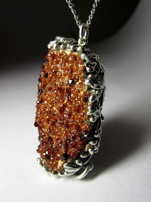Two-sided pendant transformer with garnet with spessartine