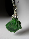 Gold pendant with chrome diopside