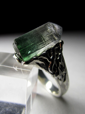 Ring with polychrome tourmaline