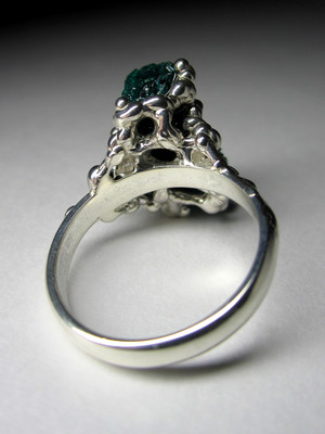 Ring with dioptase