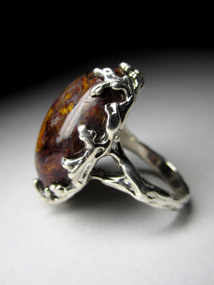 Ring with a cat's pester cat eye