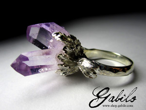 Ring with a cluster of amethyst crystals