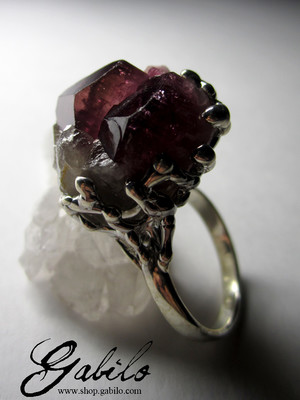 Ring with tourmaline in quartz