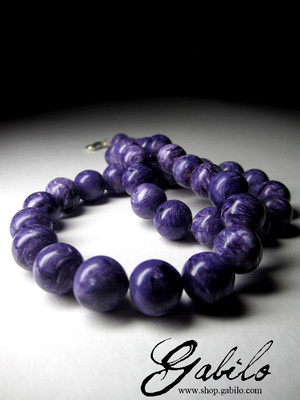 Beads from charoite
