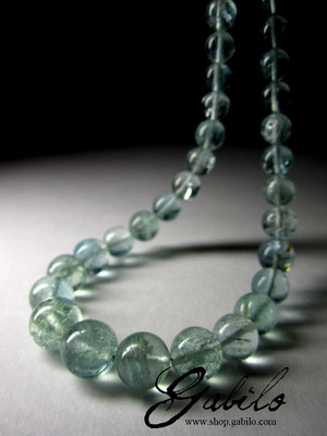 Beads made of aquamarine